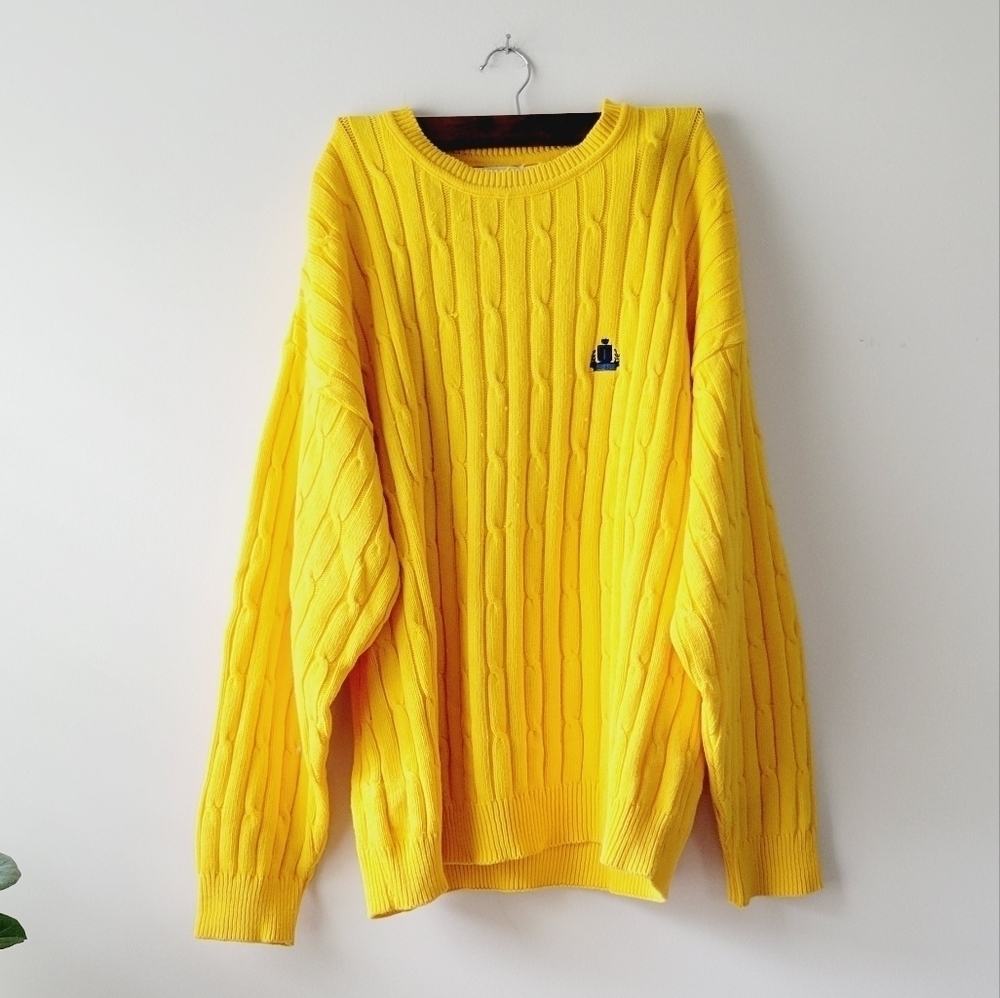 Man's Izod yellow‎ cableknit sweater size L